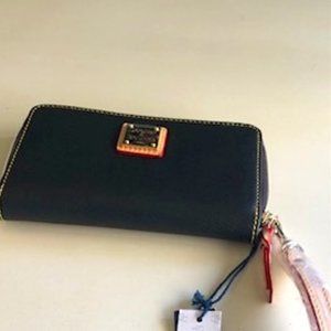 DOONEY & BOURKE GRETTA COLLECTION PEBBLE GRAIN ZIP AROUND BLACK WRISTLET WALLET